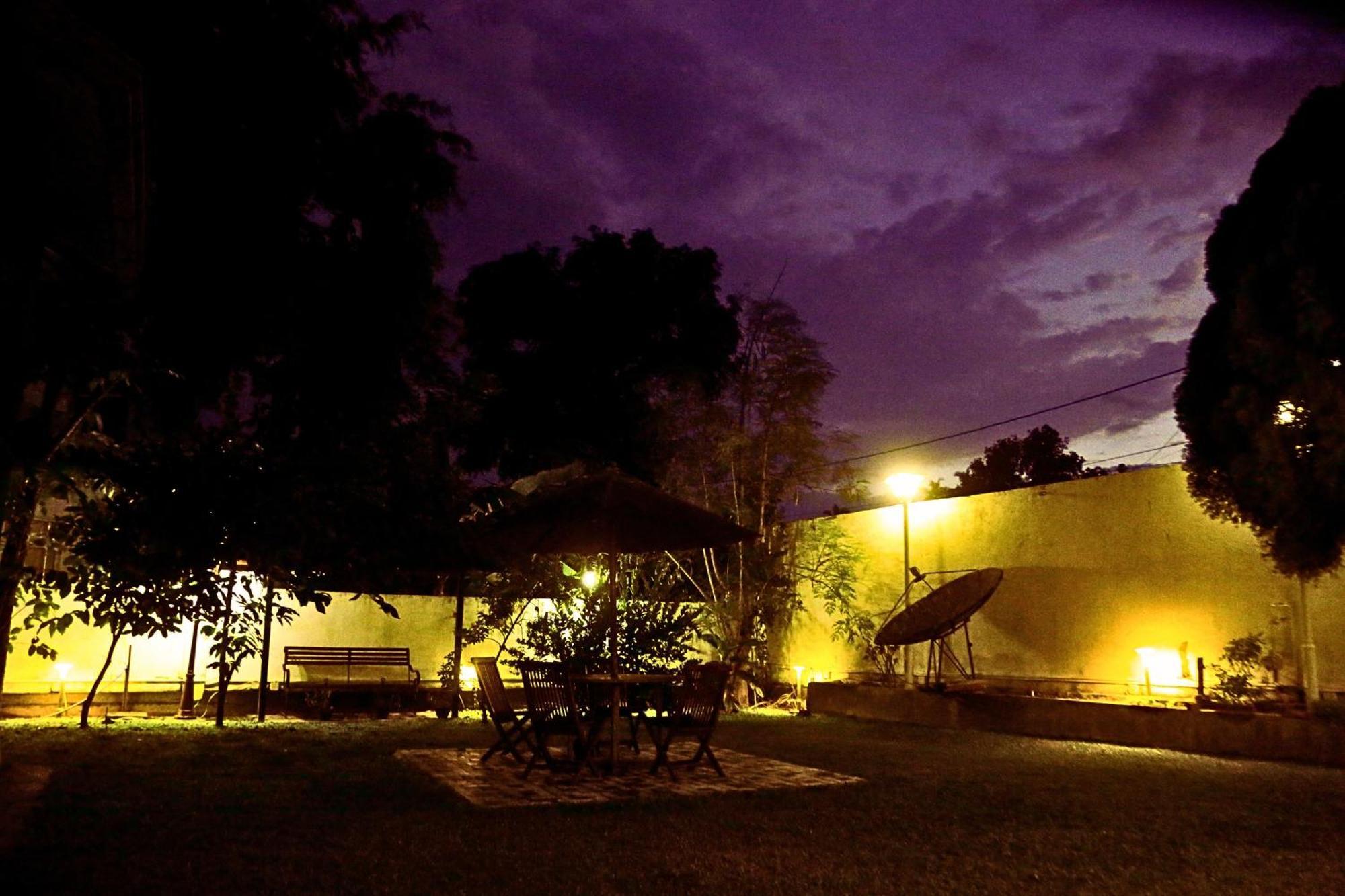 Ared Villa Katunayaka Esterno foto