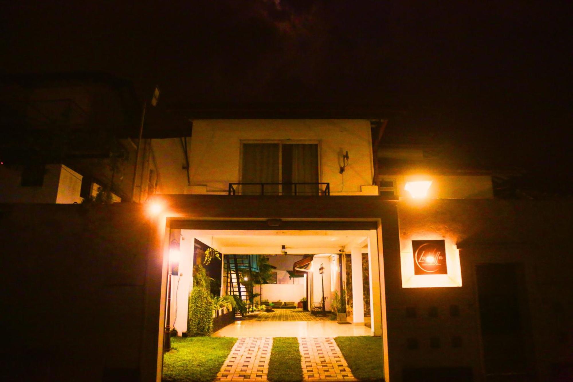 Ared Villa Katunayaka Esterno foto